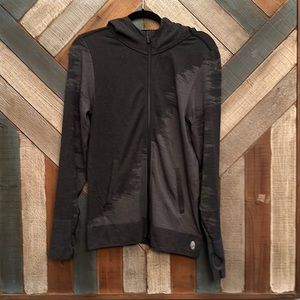 Black and grey M/L M Leisure jacket with zip up pockets.